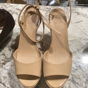 Tory Burch Nude Patent Wedges